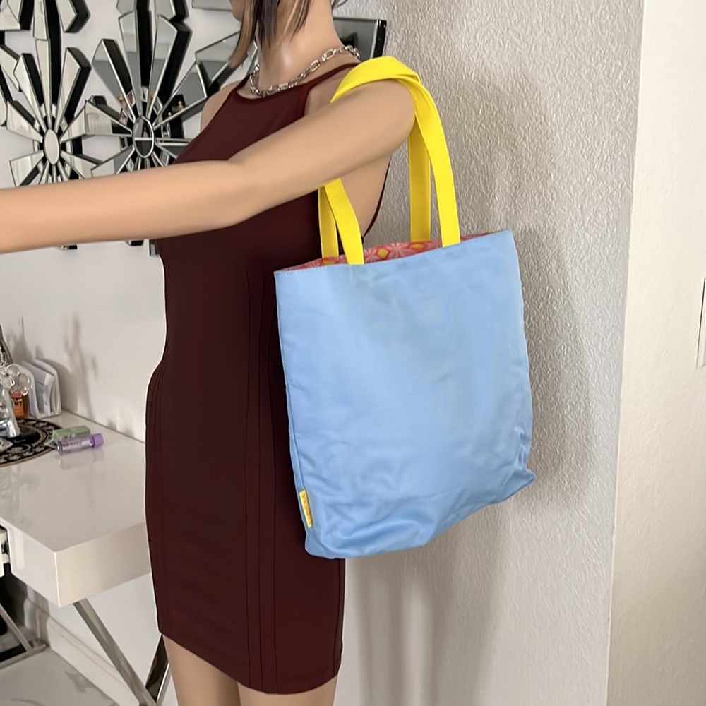 New Clinique Totes Reversible Bag. Make Up Removal And Moisture Surge